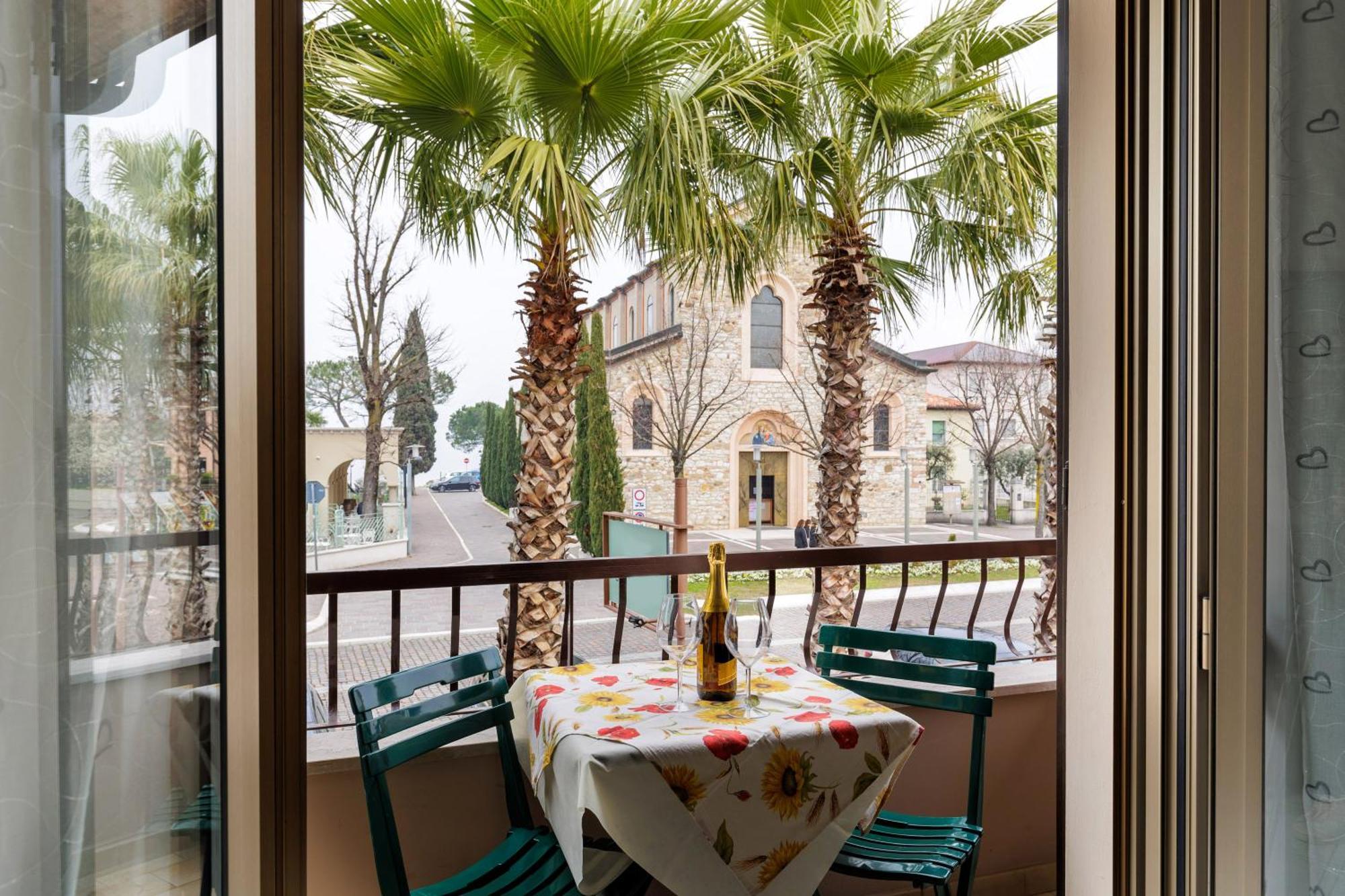 Sorridi Al Lago Sirmione Eksteriør billede